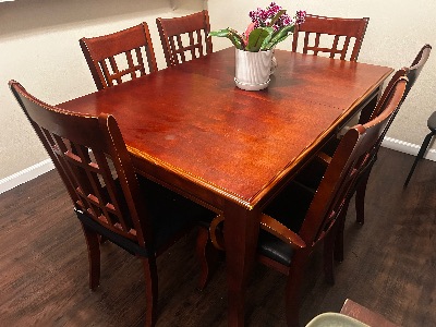 Beautiful family dining table with 6 chairs 2