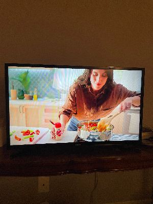 32" Samsung Smart TV 3