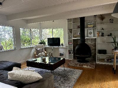 Bedroom with private bathroom available in beautiful and peaceful Portola Valley house, 20 mins to Stanford, bills and cleaning included 2
