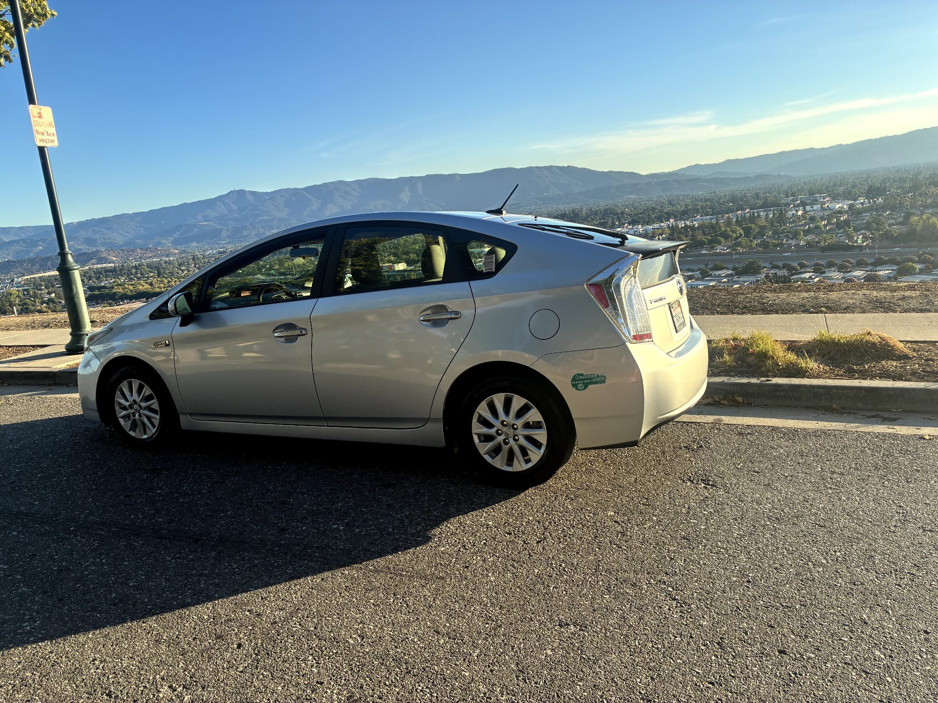 2013 Toyota Prius Hatchback (Plug-In Hybrid) 2