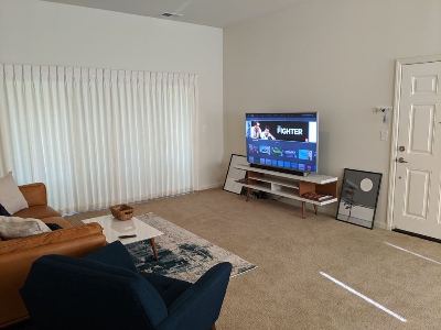1 bedroom in a 2bed/2bath - downtown University Avenue - Great location 2