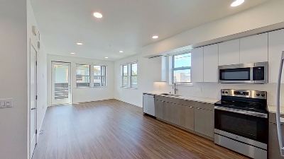 Bedroom with private bath in 2B2B in Menlo Park (Middle Plaza) 1