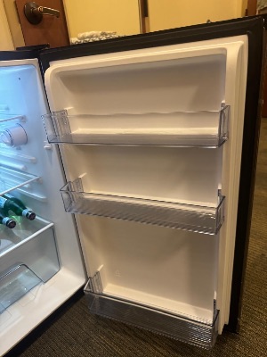 VISSANI refrigerator - good as new 2