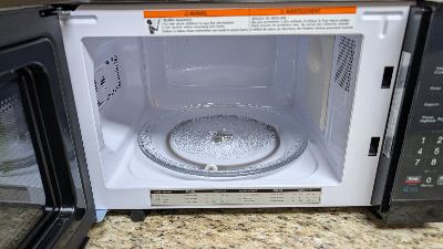 Insignia™ - .7 Cu. Ft. Compact Microwave - Black 3