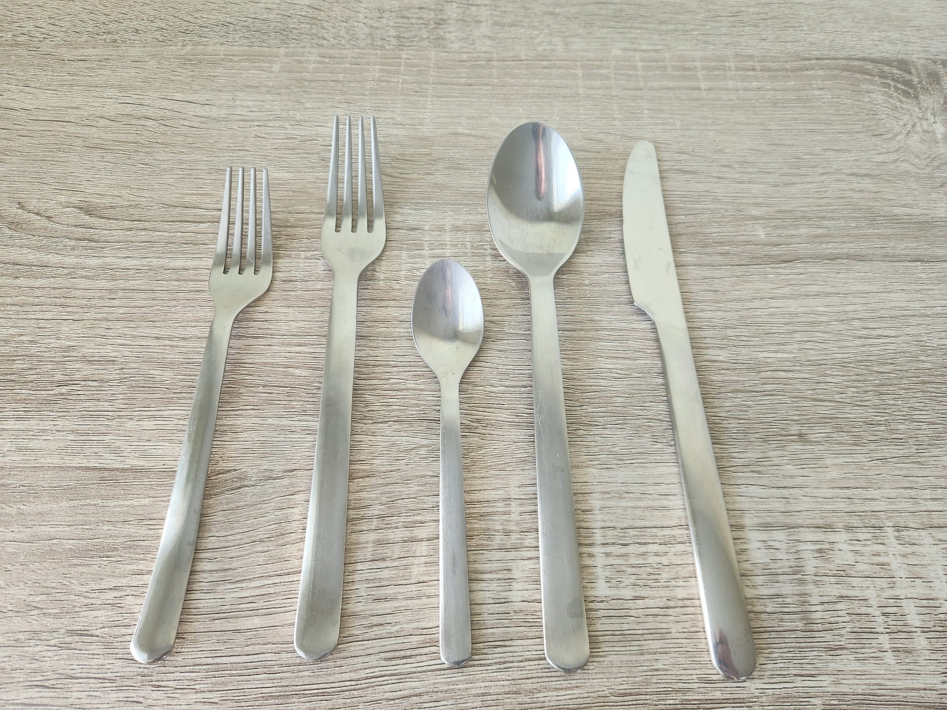 20 piece silverware set 1