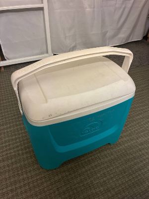blue igloo cooler box 1