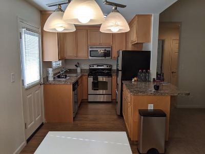 1 bedroom in a 2bed/2bath - downtown University Avenue - Great location 4