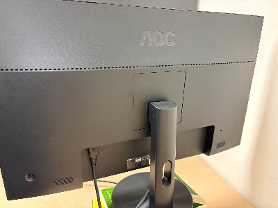 AOC 27" 4K UHD IPS Monitor (U2790VQ) – Excellent Condition 2