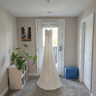 Wedding dress, like new, US size 8 (M) 3