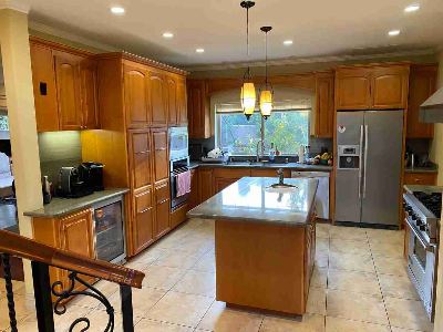 Furnished room with private bath in Palo Alto house near campus - full term through June 2027 4