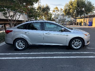 2017 Ford Focus SE Sedan (Low Mileage) 3