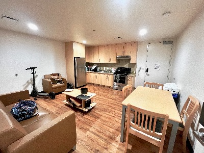 Dec 7–25 subletting: private bedroom + bathroom, dates flexible 4
