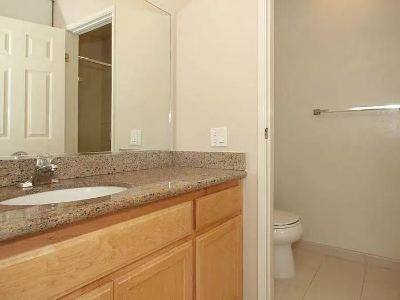 1 bedroom 1 bathroom in a 2b2b apartment for long-term sublet 3