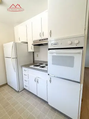 1 BR/1 BA apartment for rent. College Avenue.  Close to campus. 1-yr lease 2