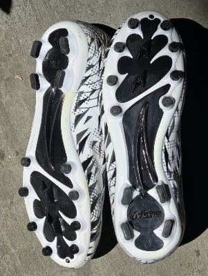 MITRE SOCCER CLEATS - WHITE/BLACK/GOLD 4