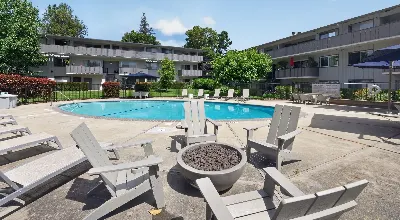 Palo Alto 1BR @ Stanford Villa — early/mid Oct | parking + $300 off mo 1 1