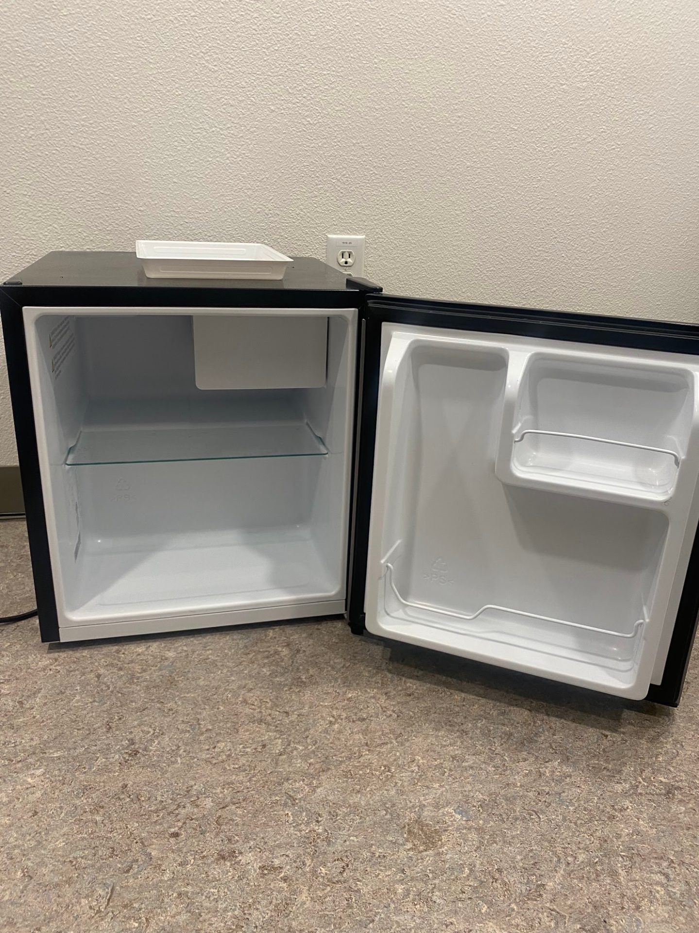 Hisense mini fridge 1