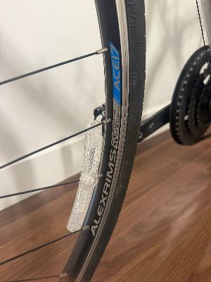 GT Tachyon Hybrid Commuter Bike with Rear Rack (5'10" to 6'3") 2