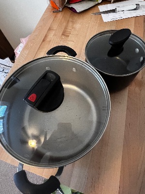 Large and small kitchen pots 2