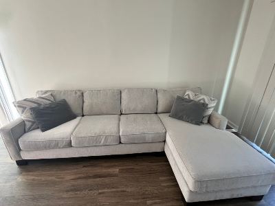 Modern L-shaped Sectional Sofa with Chaise – Light Gray 1
