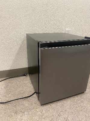 Hisense mini fridge 1