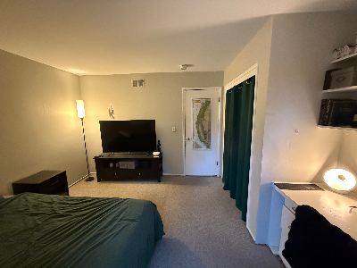 Room in spacious Ladera postdoc house, only 10 minutes to campus, available now! 3