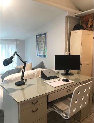 Studio apartment available in Palo Alto for $2,300 a month. Please contact me if you’re interested. 4