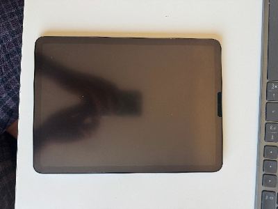 iPad Air 4th Gen 10.9", 64GB, Space Gray, Excellent Condition 3