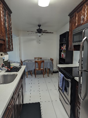 Looking for a roommate to share a 2BR 1BA apartment in Redwood City! 3