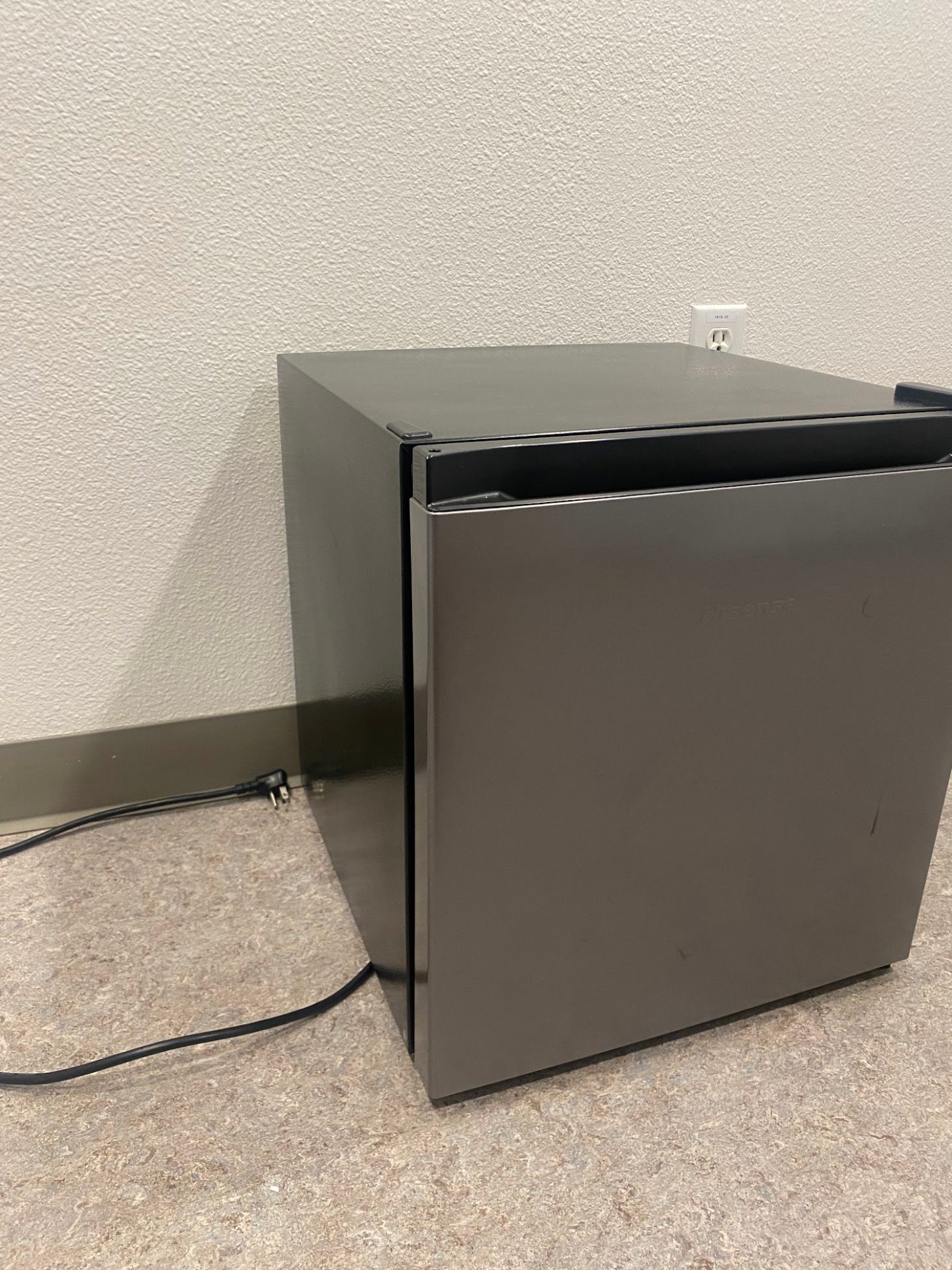 Hisense mini fridge 2