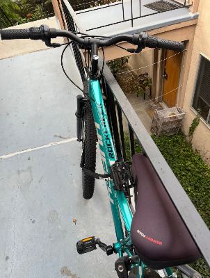 Huffy woman bicycle - fits 5'8 or more 3