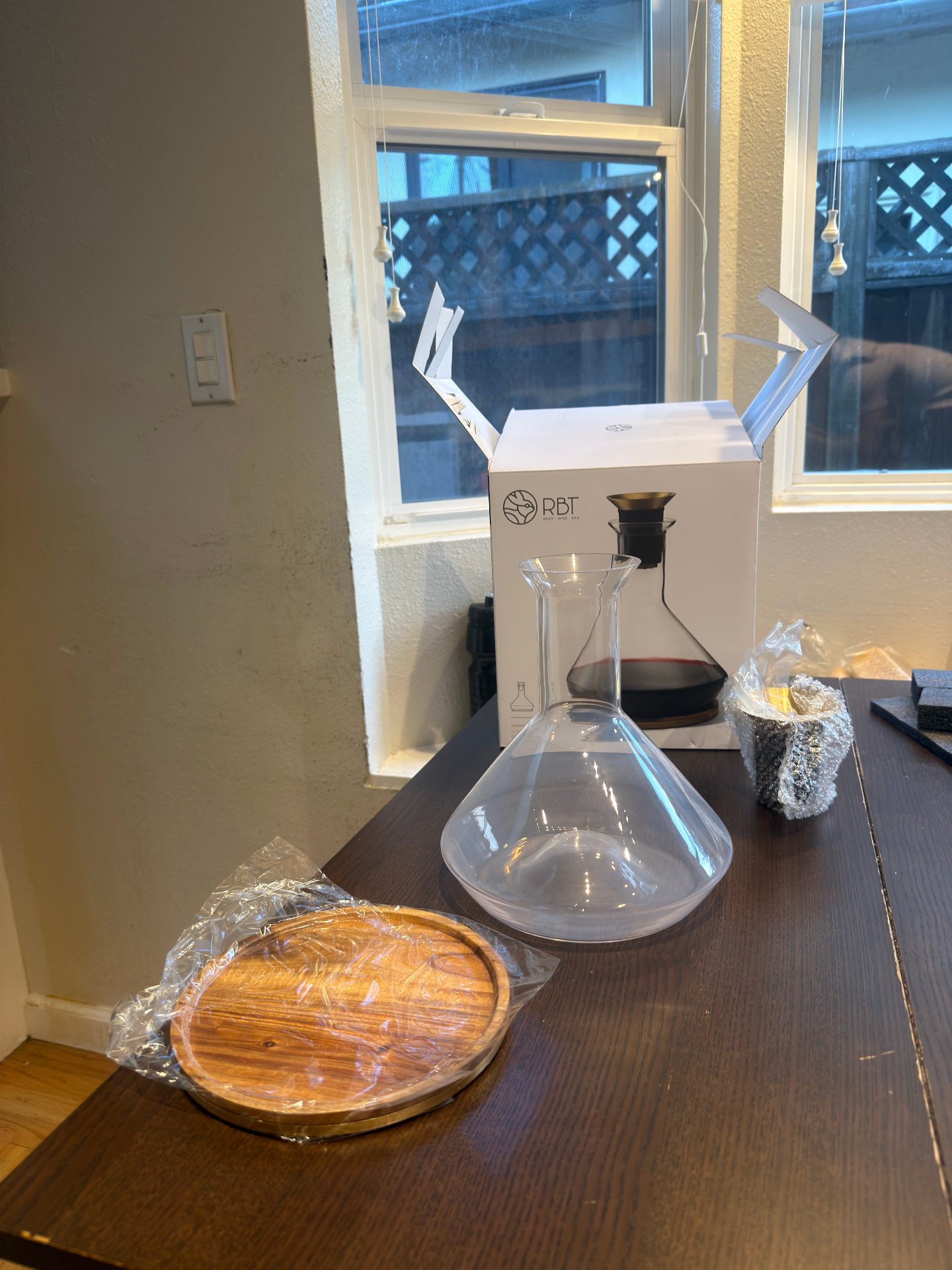 New Rabbit RBT Wine Decanter with Acacia Wood Coaster + Aerator 