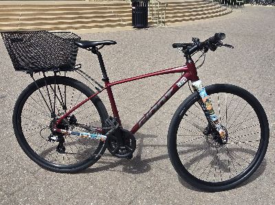 Giant Escape 2 Disc Commuter/Hybrid Bike (size M) 1