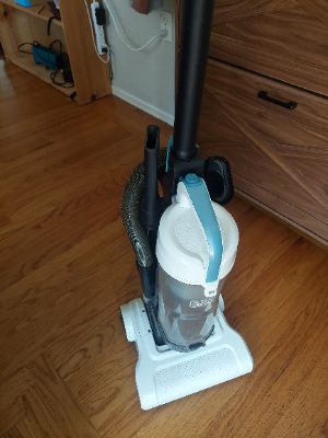 Upright bagless Black&Decker pet vacuum cleaner - $35 OBO 2