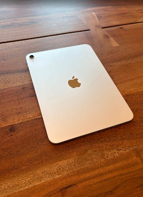Apple iPad A16 11" – 256GB, Silver, Wi-Fi – Like New 3