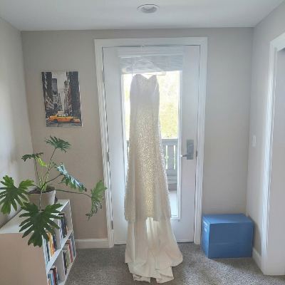 Wedding dress, like new, US size 8 (M) 4
